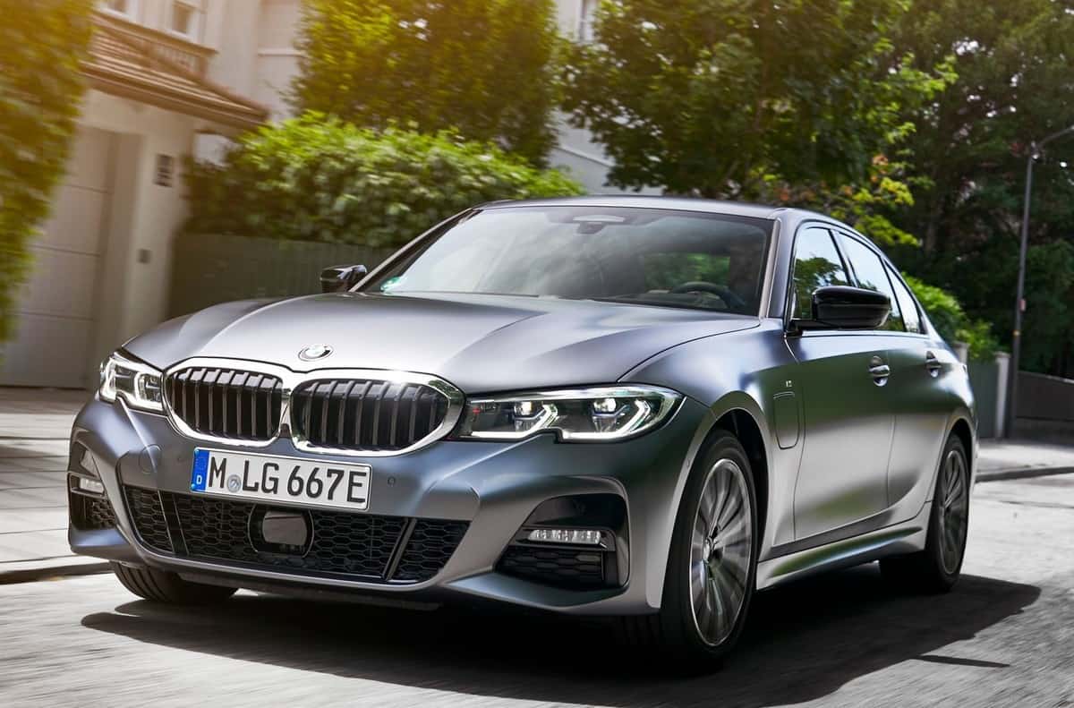 BMW Serie 3 híbrido com consumo de até 60 km/l estreia no Brasil