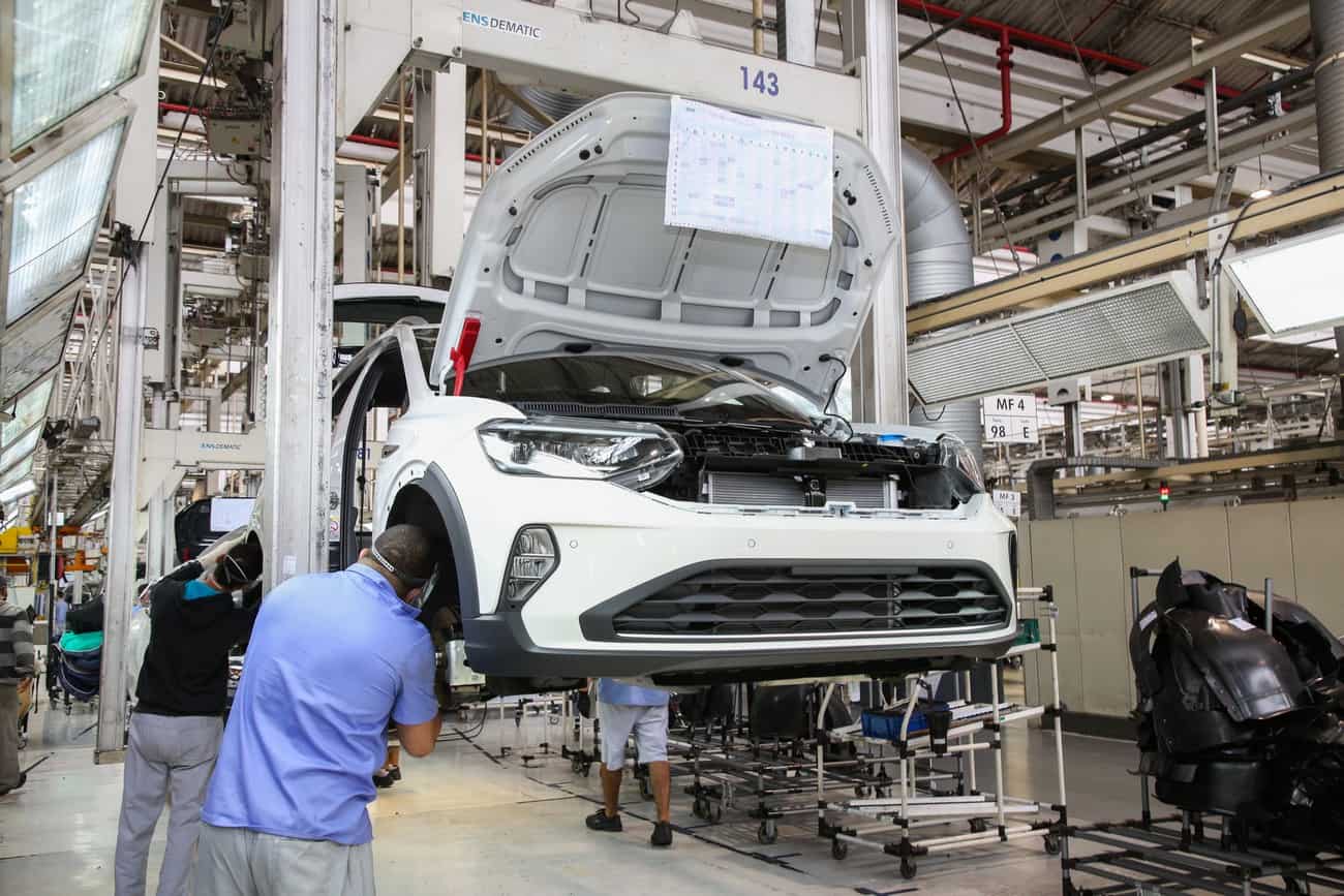 Linha de produção do Volkswagen Nivus, em São Bernardo do Campo (SP).