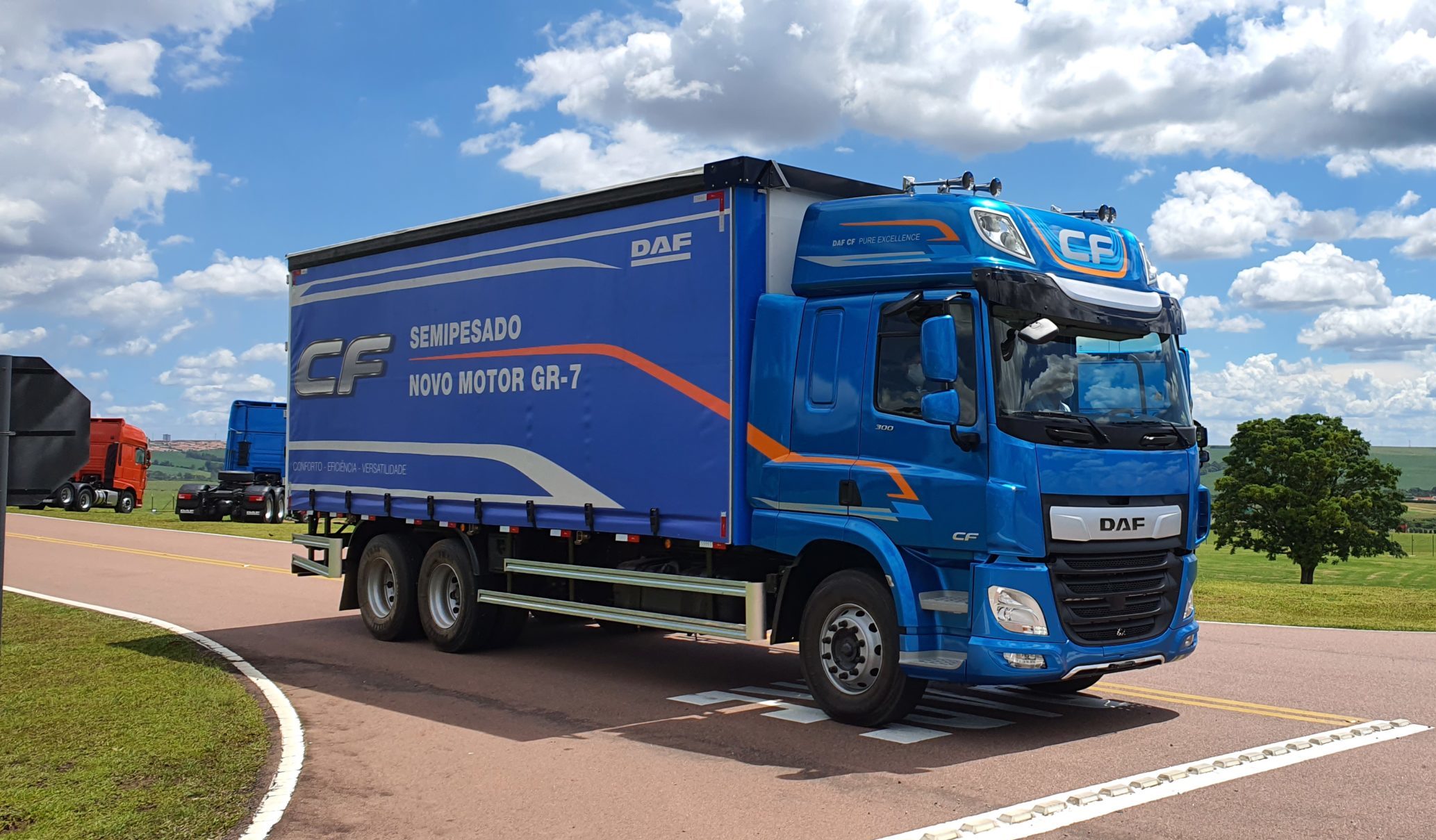 DAF festeja recorde nas vendas com novo CF semipesado e inédito motor 6.7l