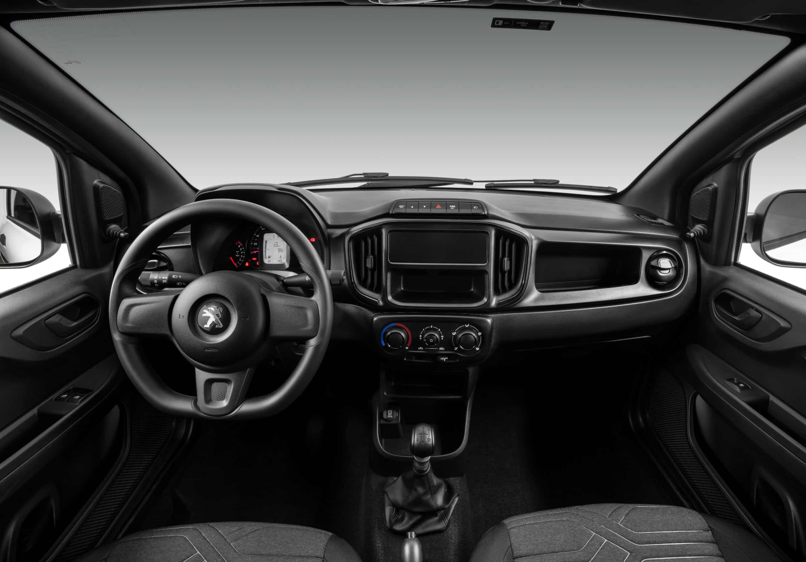 Interior do Peugeot Partner Rapid 2023