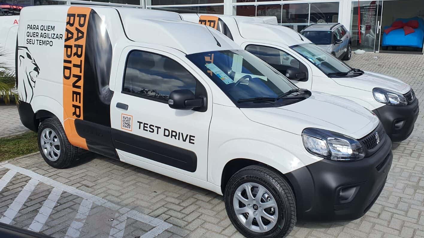 Carros de test drive do Peugeot Partner Rapid