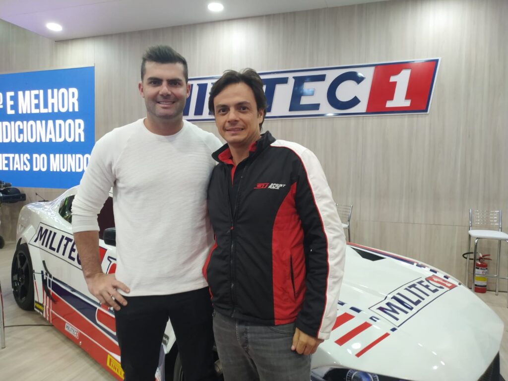 Léo Torres e Thiago Marques no estande da Militec Brasil no Autopar