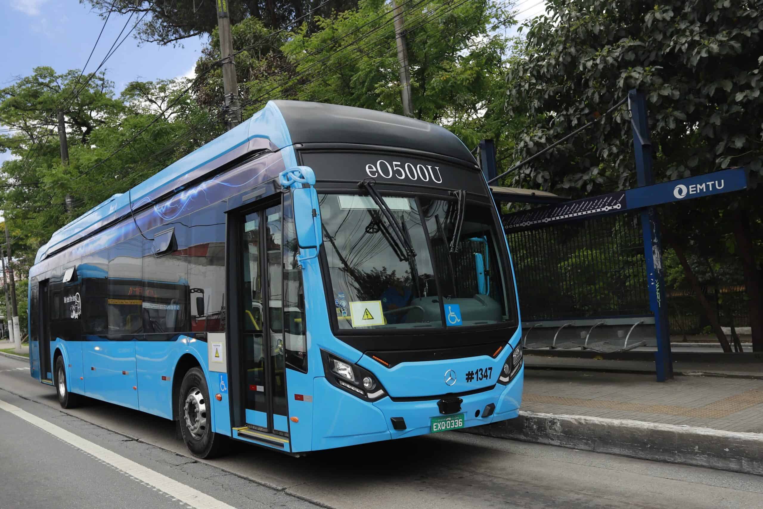 Ônibus elétrico circula nas ruas de São Paulo em fase de teste