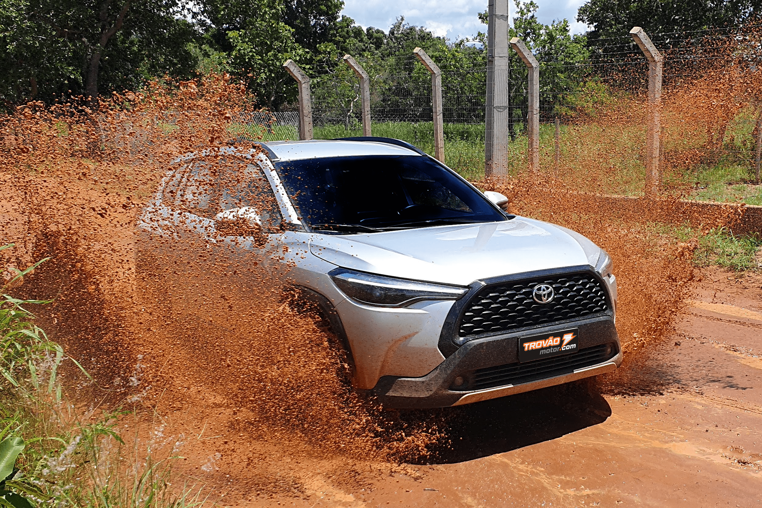 Teste: Toyota Corolla Cross XRE 2.0 agrada no desempenho, mas peca nos itens