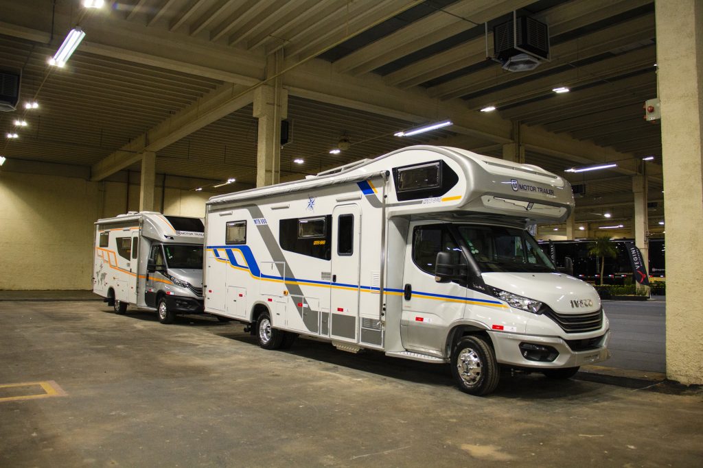 Motorhome exposto no pavilhão do Expotrade, em Pinhais