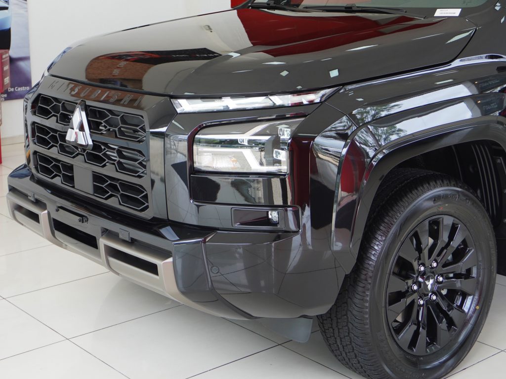 Detalhe da nova frente da Mitsubishi Triton 2026