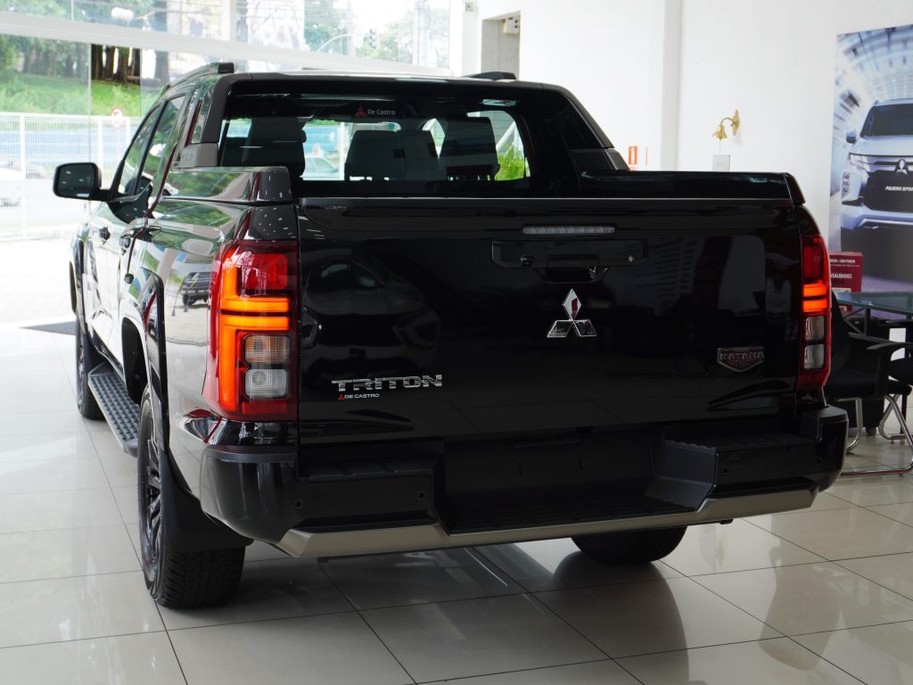 Nova Mitsubishi Triton no showrrom da De Castro