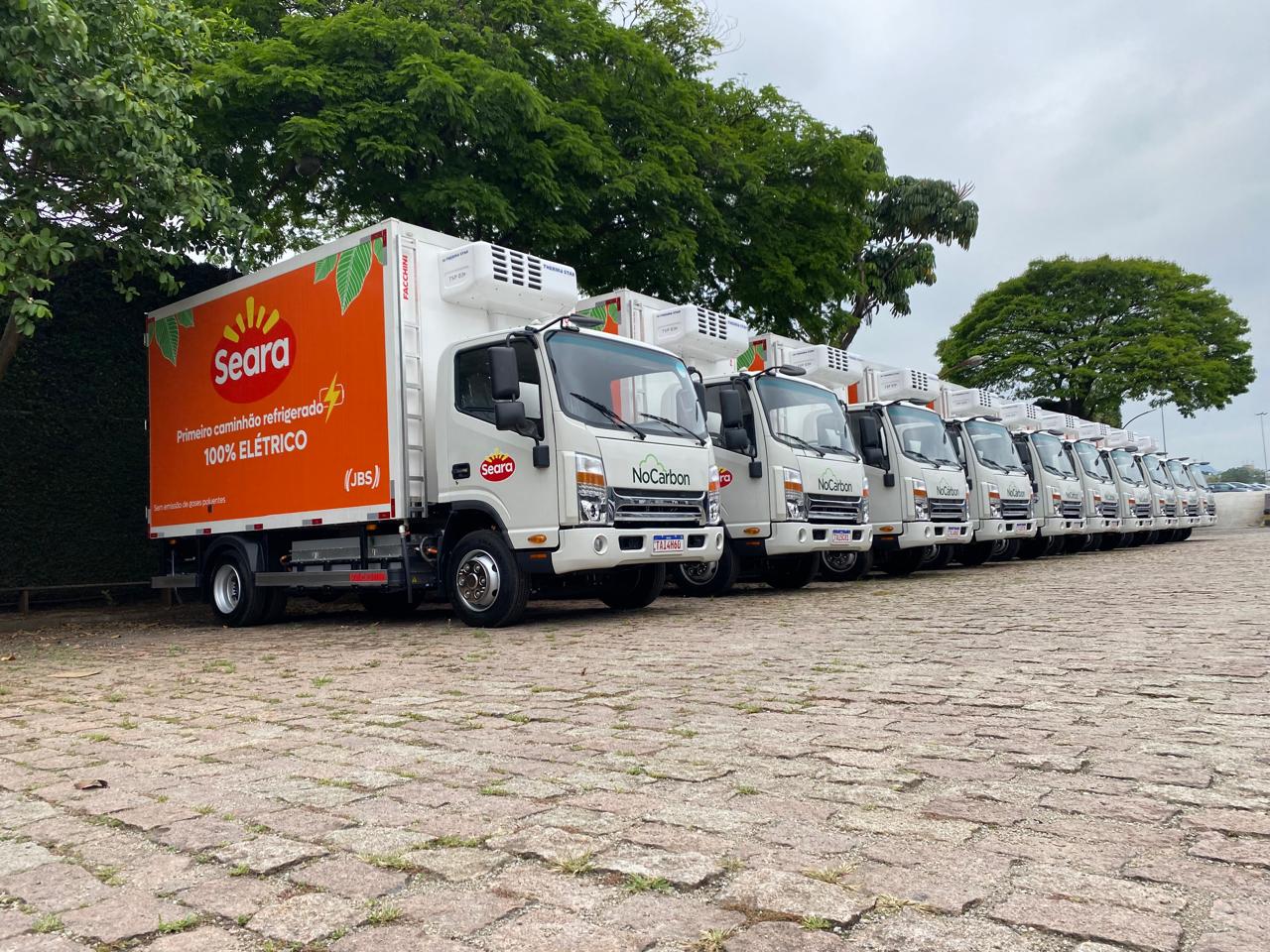 JBS acelera logística sustentável com caminhões elétricos e operação no PR