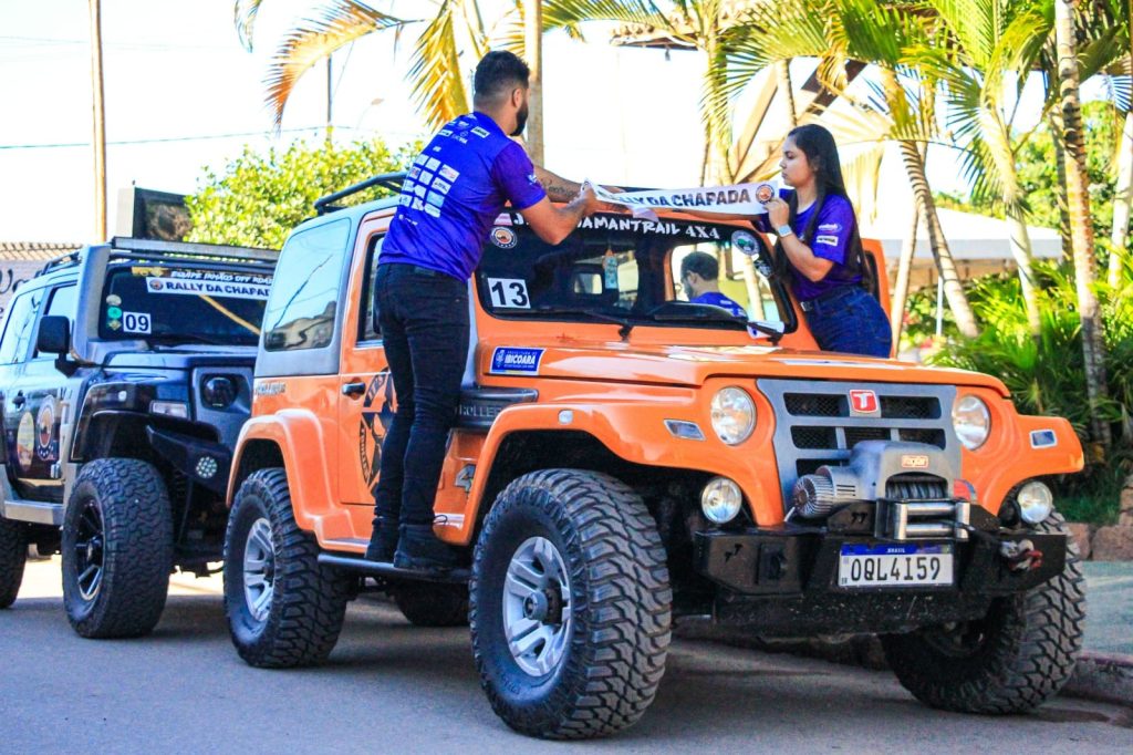 Dupla adesiva o seu utilitário para a disputa do Rally da Chapada, na Bahia