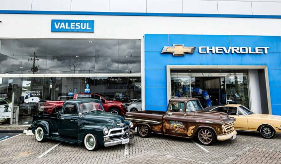Old Cars Chevrolet Valesul reúne mais de 100 carros antigos em exposição