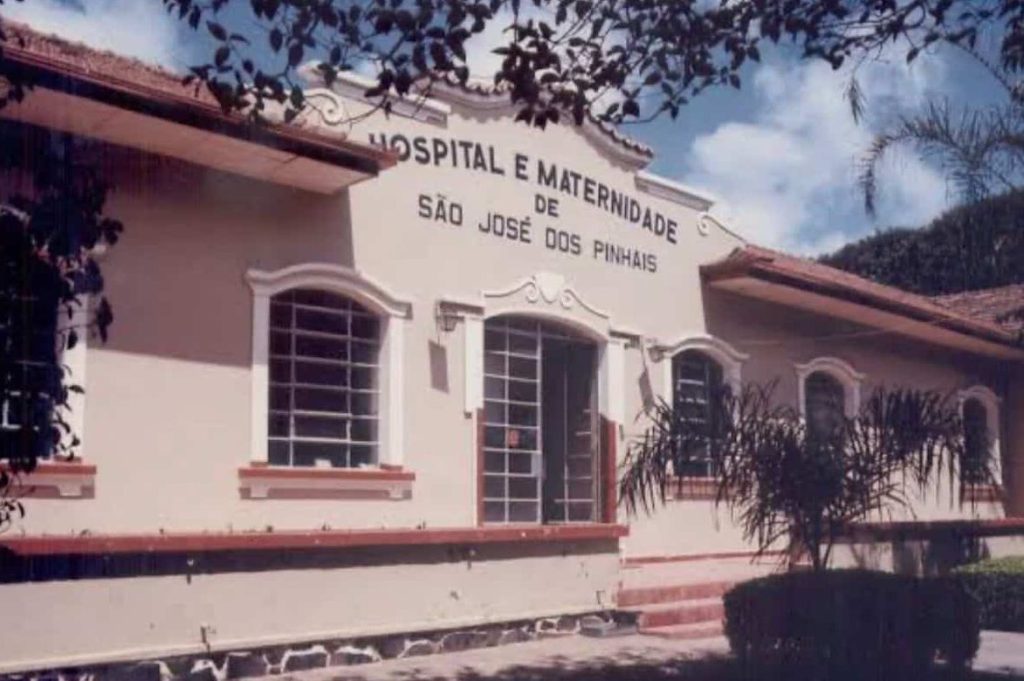 Fachada da Maternidade São José, em São José dos Pinhais
